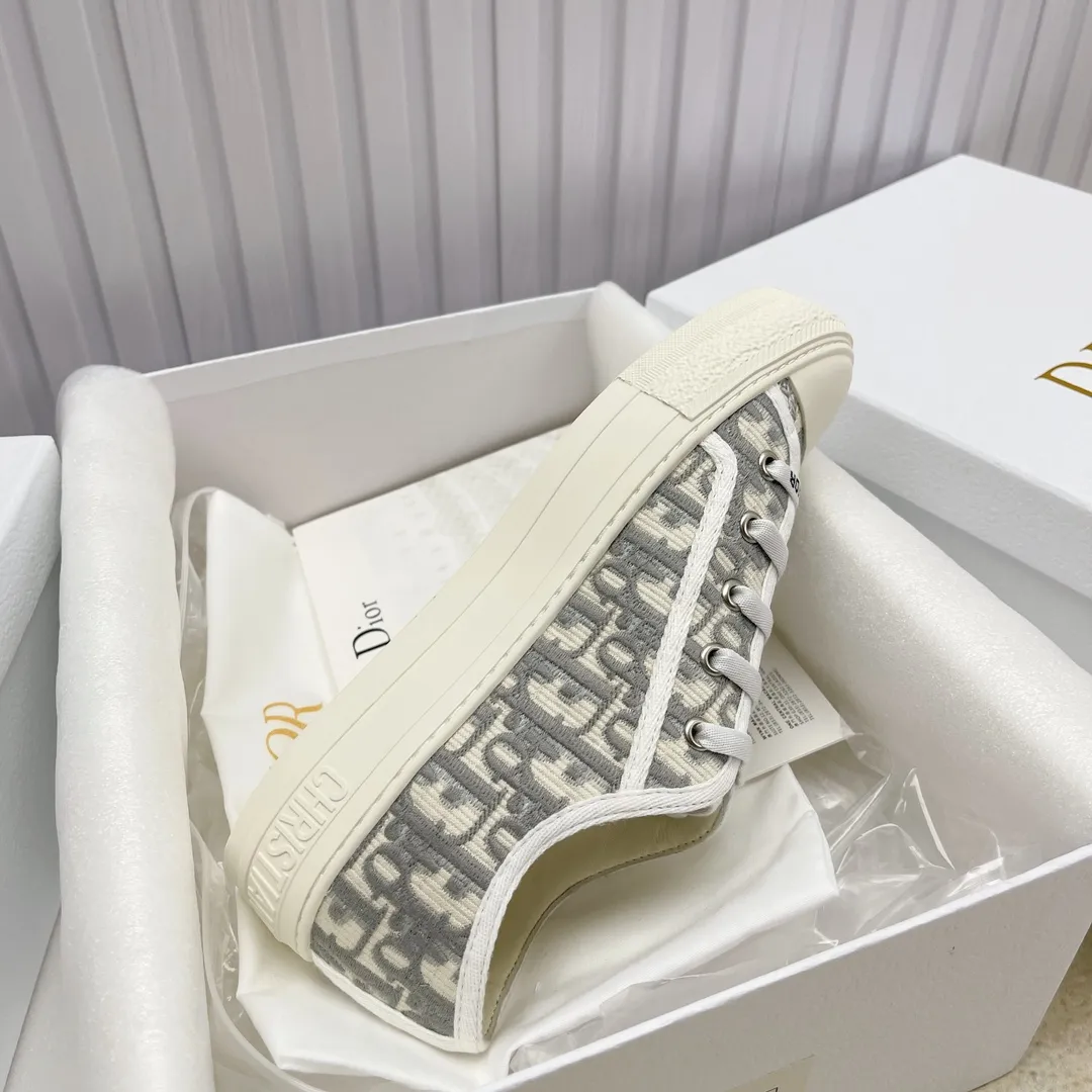👟👟Ex-factory price 480👟👟 Women's shoes factory ready stock high quality Dior )Flat sneakers are made of fully embroidered iconic patterns💎💎♦️Top quality in the market🎗Breaking hot model in foreign counters🎗Non-market ordinary imitation version🎗🔳The fabric is made of Italian🇮🇹imported fabric❗️Embroidered upper, original mold injection Logo frosted five-pointed star outsole🔳Inside imported lambskin + high elasticity injection molding mold Logo foam pads Number of yards: 35 to 42